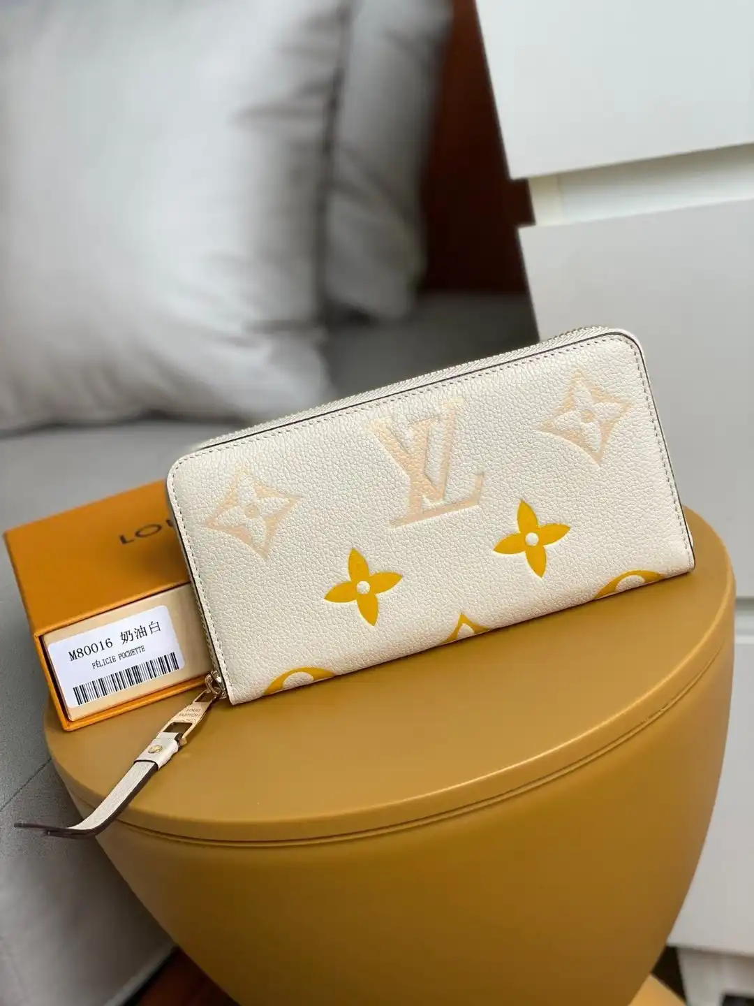 Rep LOUIS VUITTON ZIPPY WALLET