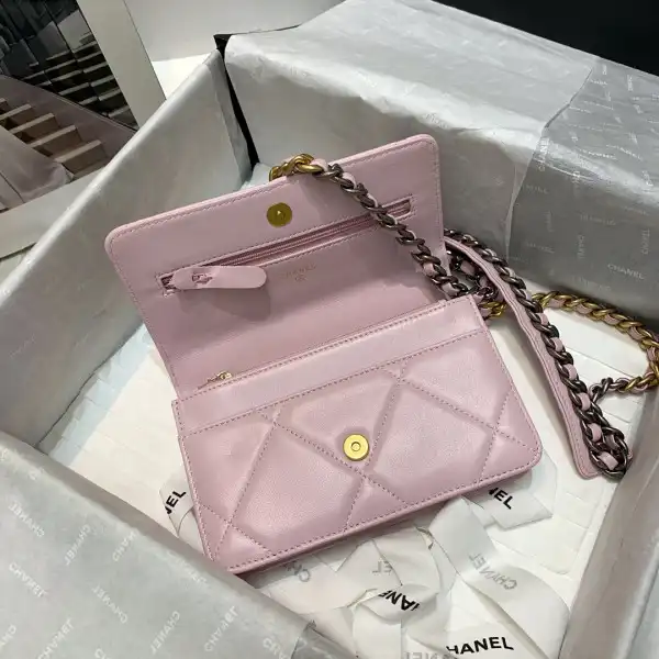 CHANEL19 WALLET ON CHAIN