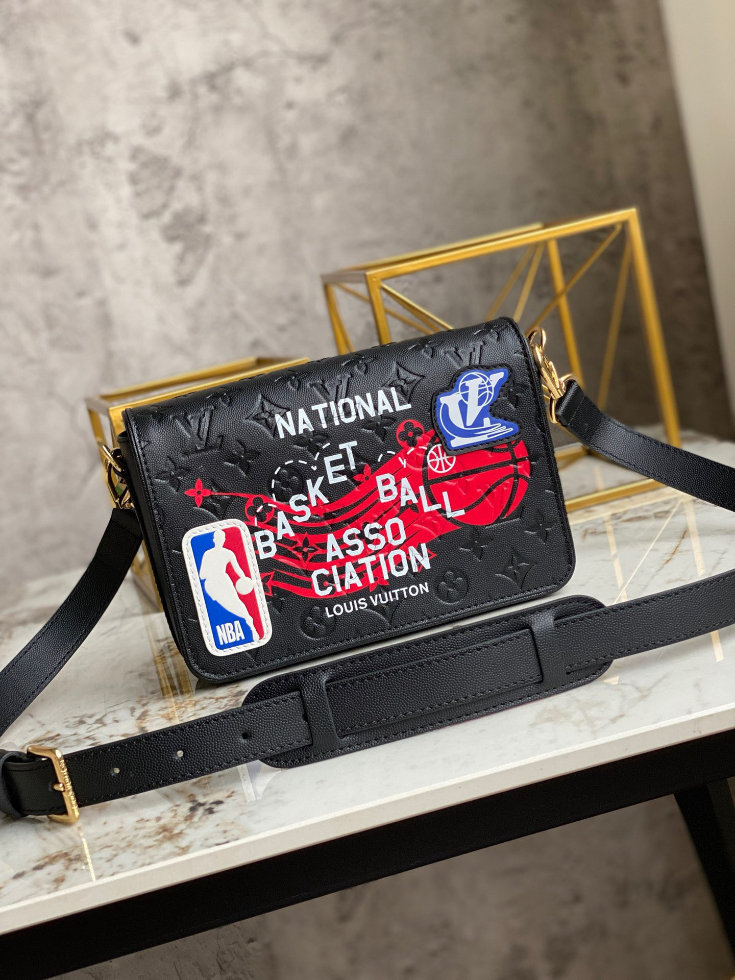 HOT SALE LOUIS VUITTON LVXNBA STUDIO MESSENGER