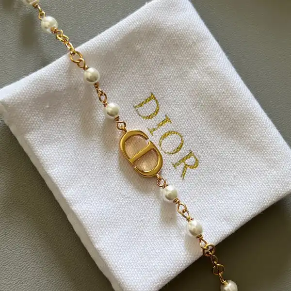 DIRO NECKLACE