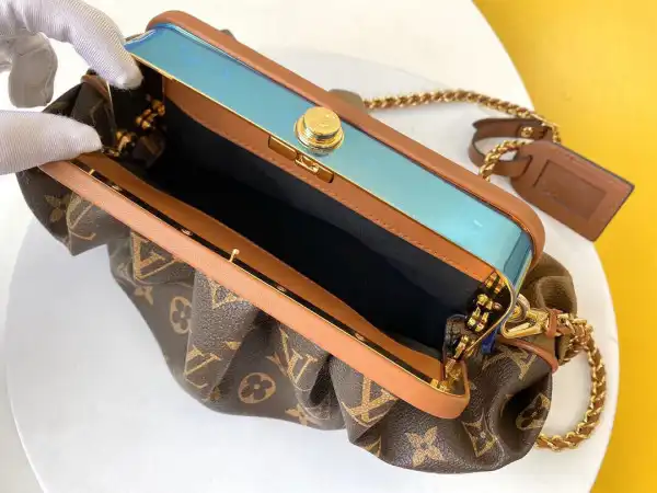 Affordable LOUIS VUITTON BOURSICOT EW