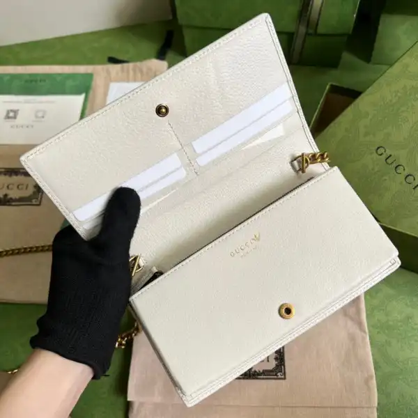 Bagsoffer Adidas x Gucci wallet with chain