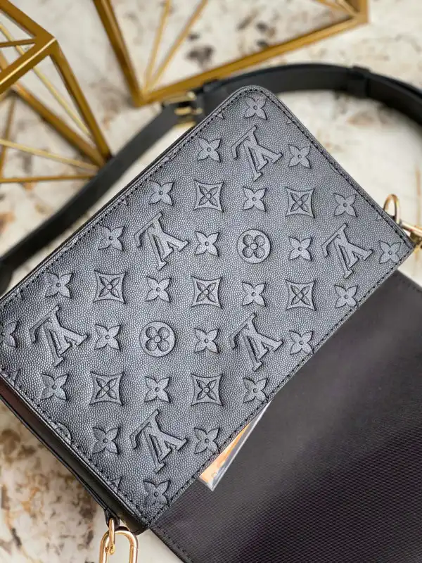 LOUIS VUITTON LVXNBA STUDIO MESSENGER