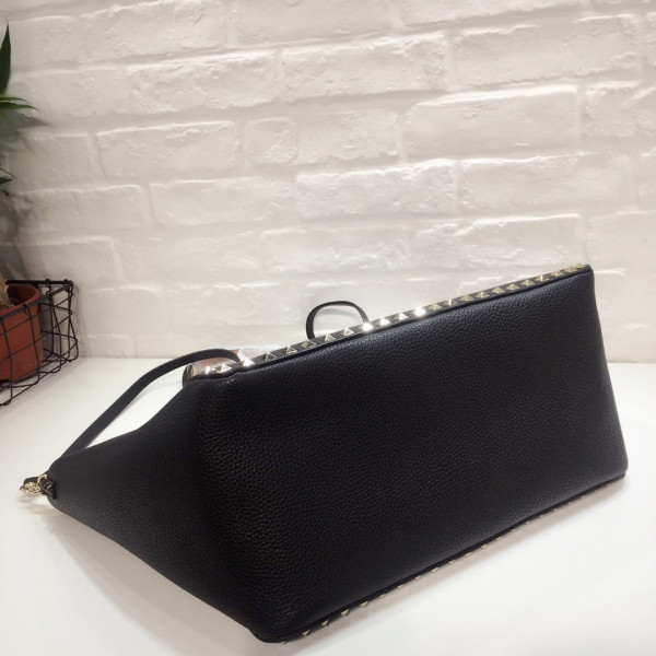 HOT SALE VALENTINO MEDIUM GRAIN CALFSKIN LEATHER ROCKSTUD BAG