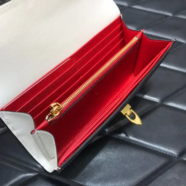 Frstbag ru VALENTINO ROCKSTUD WALLET