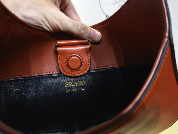 HOT SALE Prada Leather shoulder bag