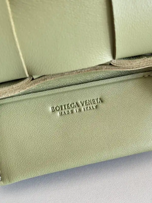 BOTTEGA VENETA Candy mini Cassette-12*8*4cm