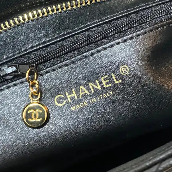 CHANEL VINTAGEP BAG