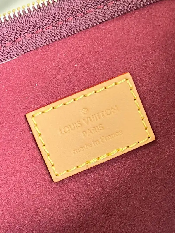 First bag ru LOUIS VUITTON CARRYALL MM