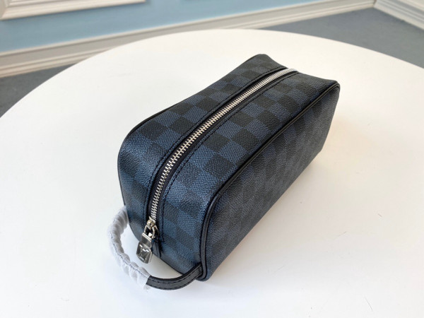 [FREE SHIPPING] LOUIS VUITTON TOILETRY POUCH