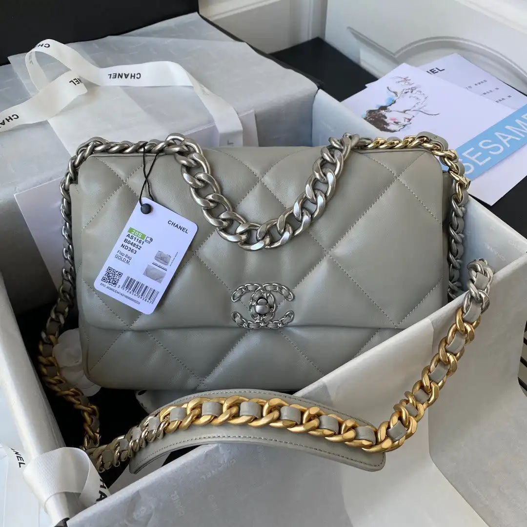 CHANEL 19 FLAP BAG