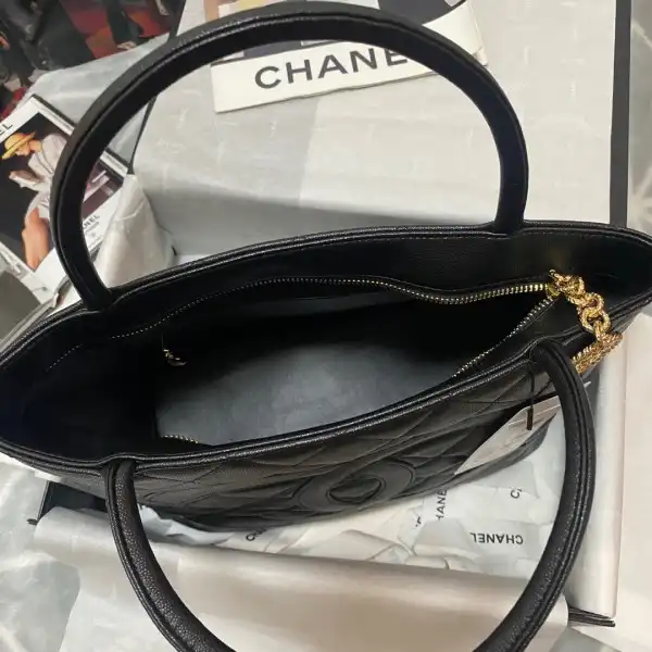 CHANEL VINTAGEP BAG