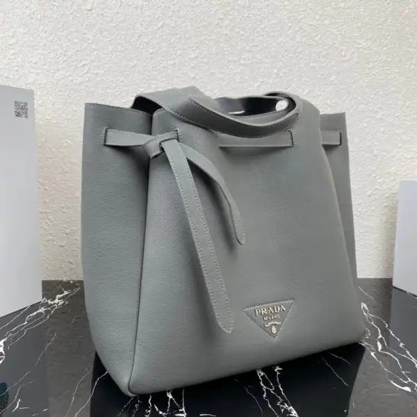 Yupoo bagsoffer PRADA Leather tote