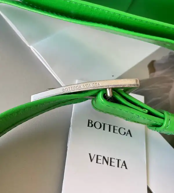 BOTTEGA VENETA CASSETTE