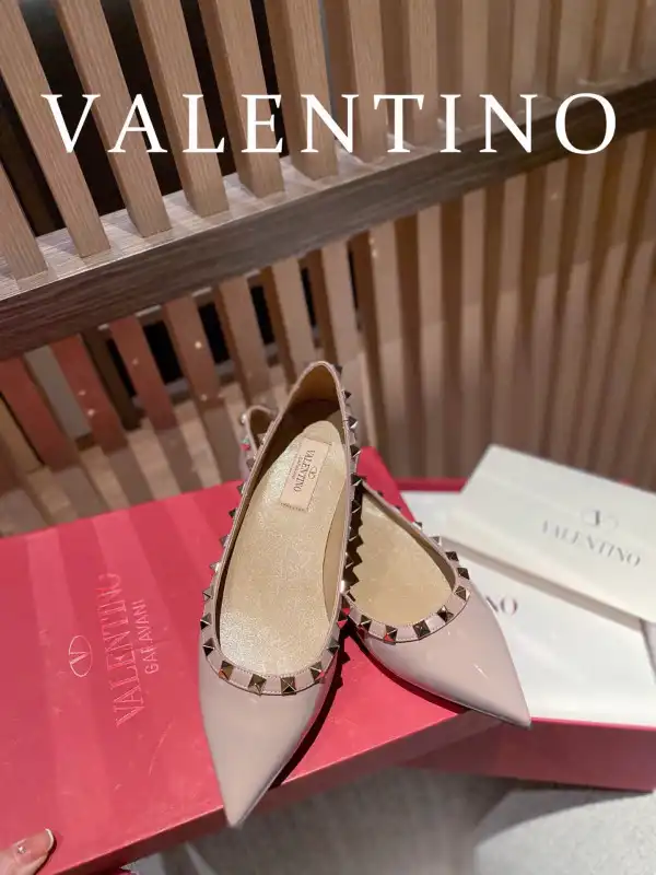 Yupoo bagsoffer VALENTINO ROCKSTUD FLAT