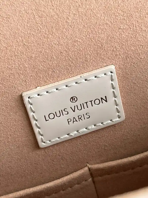 Aaa replica ru LOUIS VUITTON CLUNY BB