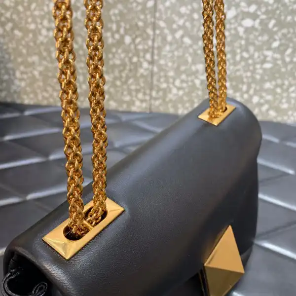 Frstbag ru VALENTINO ONE STUD BAG WITH CHAIN