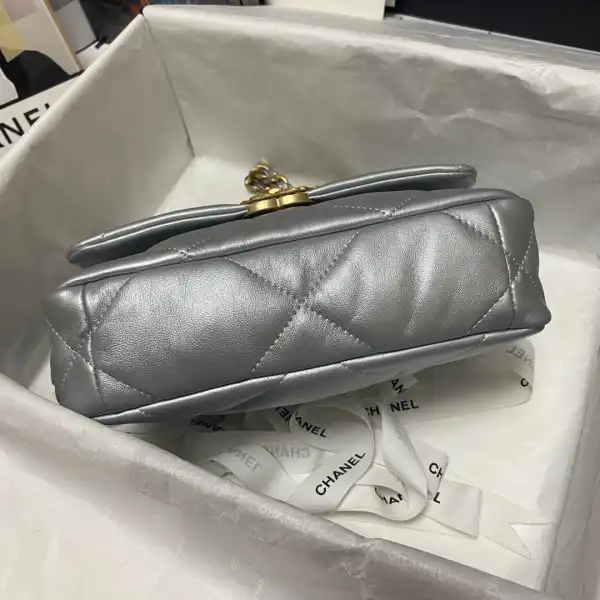 CHANEL 19 FLAP BAG