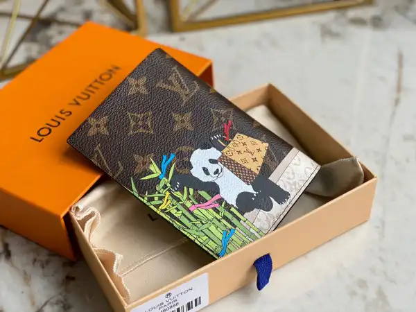 Rep LOUIS VUITTON PASSPORT COVER