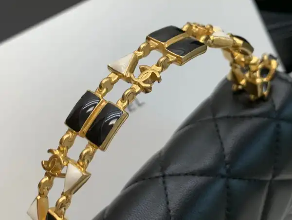 CHANEL CHANELUTCH WITH CHAIN