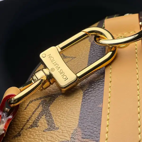 First bag ru LOUIS VUITTON CITY KEEPALL