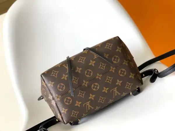 First bag ru LOUIS VUITTON MONTSOURIS PM