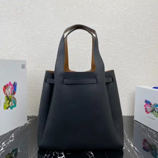 Firstbag Ru PRADA Leather tote