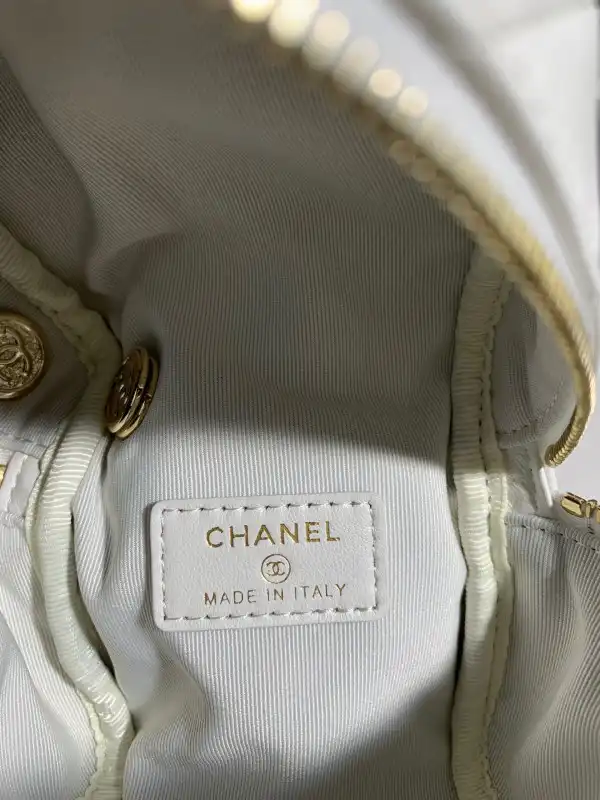 CHANEL CHANELUTCH WITH HANDLE