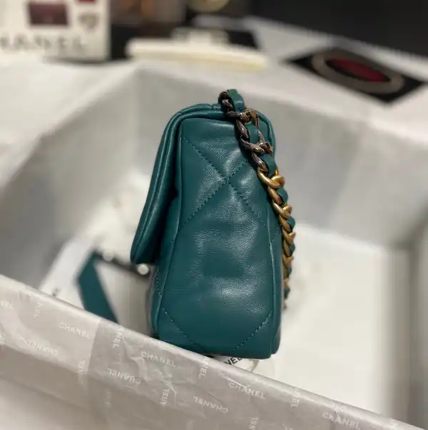 CHANEL 19 FLAP BAG