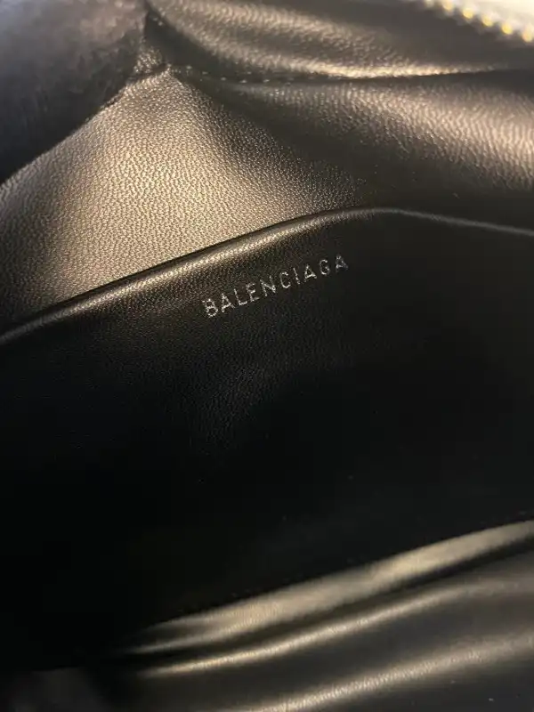 First Bag Ru BALENCIAGA EVERYDAY CAMERA BAG XS