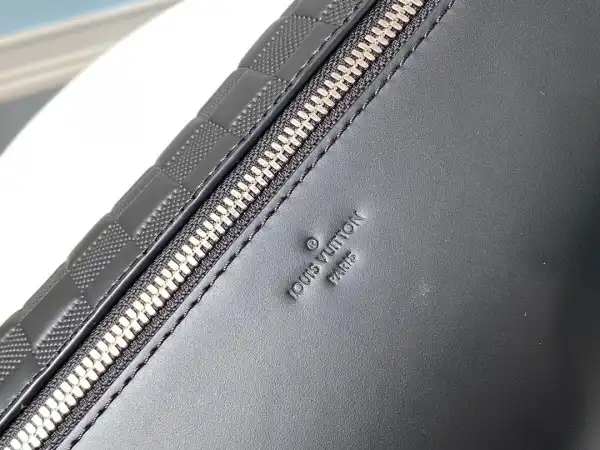 Affordable LOUIS VUITTON CAMPUS BUMBAG