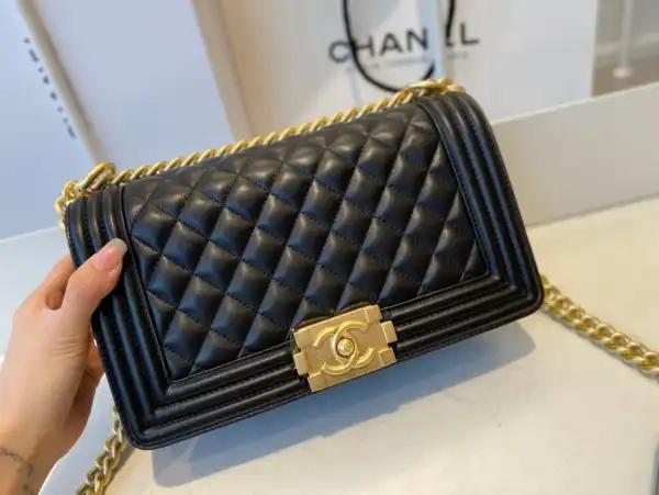 CHANEL BOY BAG 20CM 25CM