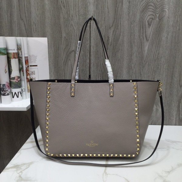 HOT SALE VALENTINO MEDIUM GRAIN CALFSKIN LEATHER ROCKSTUD BAG