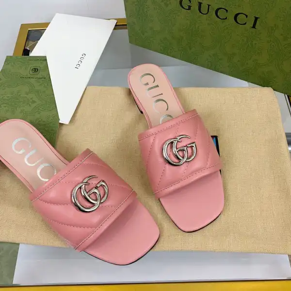 GUCCI Women's slide with Double G