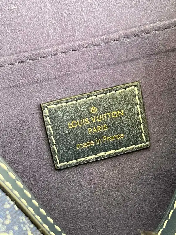 First bag ru LOUIS VUITTON DAUPHINE MM