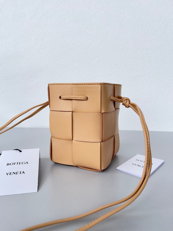 HOT SALE BOTTEGA VENETA Mini Cassette Bucket Bag