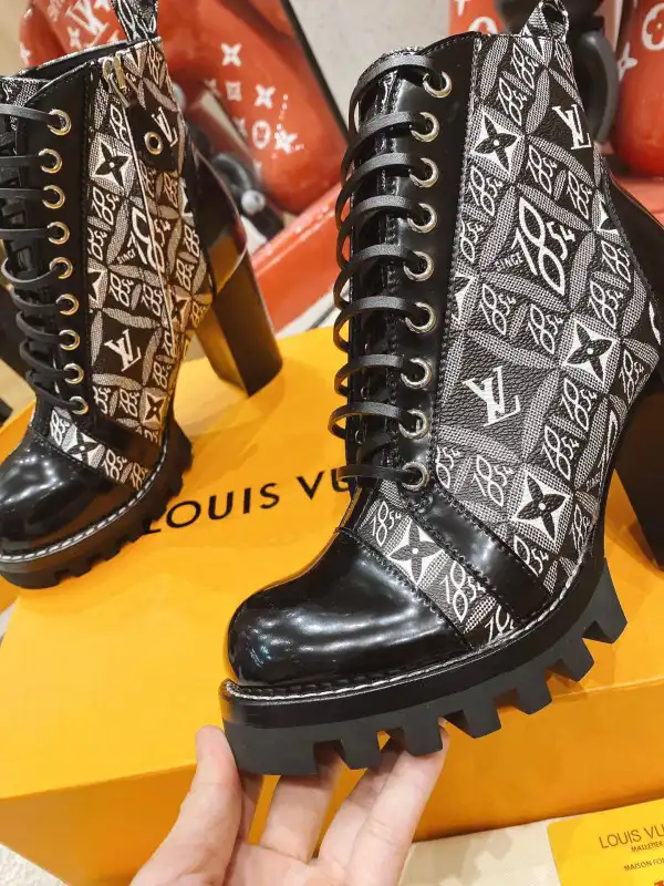 Bagsoffer LOUIS VUITTON STAR TRAIL ANKLE BOOT 8CM