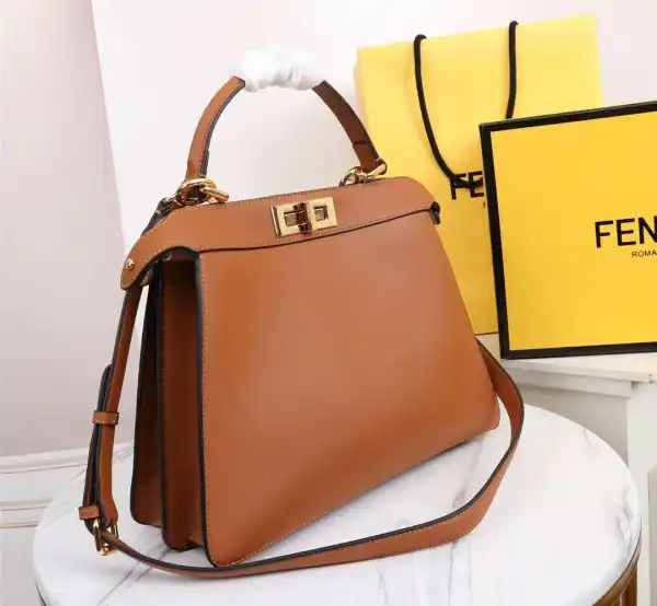 Frstbag ru Fendi Peekaboo ISeeU Medium