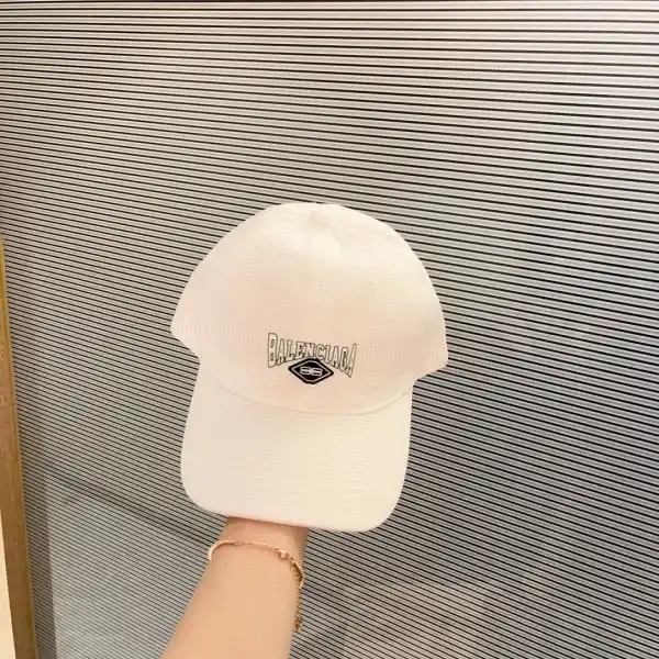 First bag ru BALENCIAGA LOGO CAP