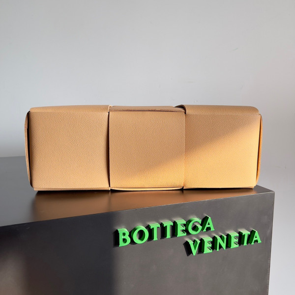 HOT SALE BOTTEGA VENETA ARCO MEDIUM TOTE