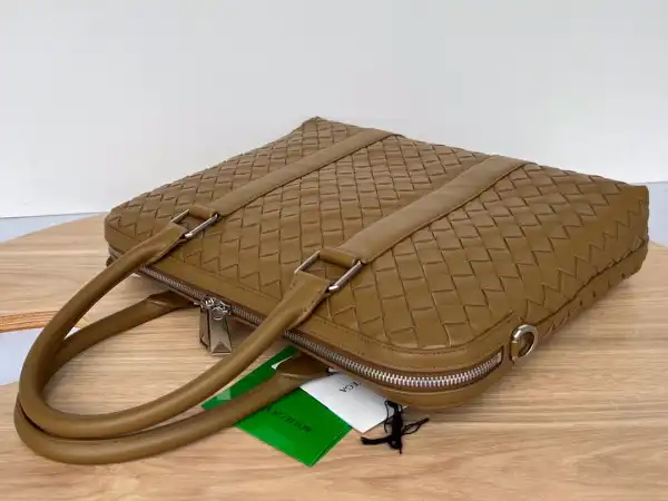 Bagsoffer Bottega Veneta Slim Intrecciato Briefcase