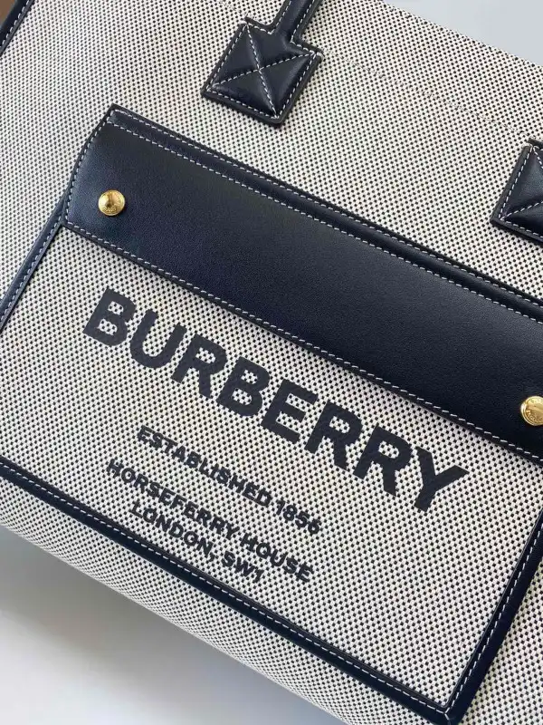 BURBERRY MEDIUM Freya TOTE