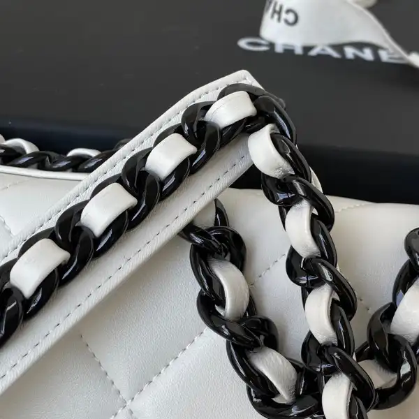 Firstbag Ru CHANEL19 WALLET ON CHAIN