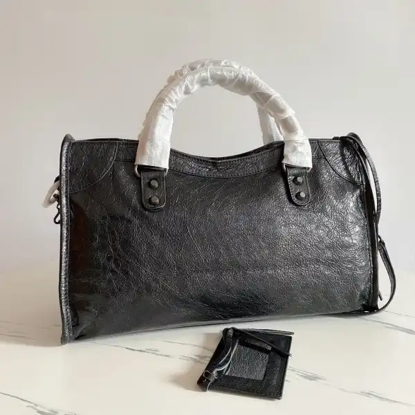 First bag ru BALENCIAGA CHANELASSIC CITY