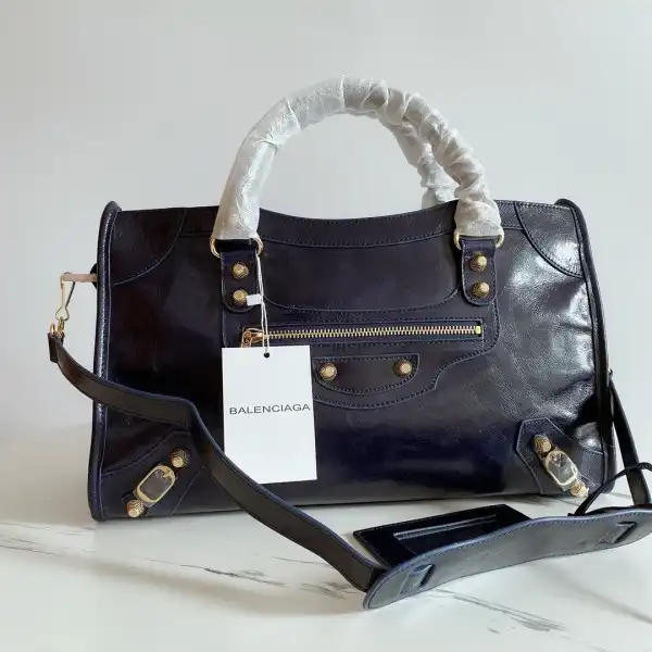 First bag ru BALENCIAGA CHANELASSIC CITY