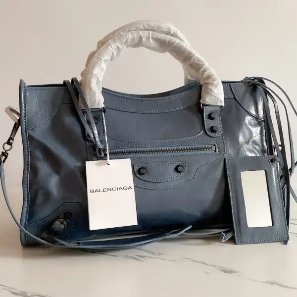 First bag ru BALENCIAGA CHANELASSIC CITY