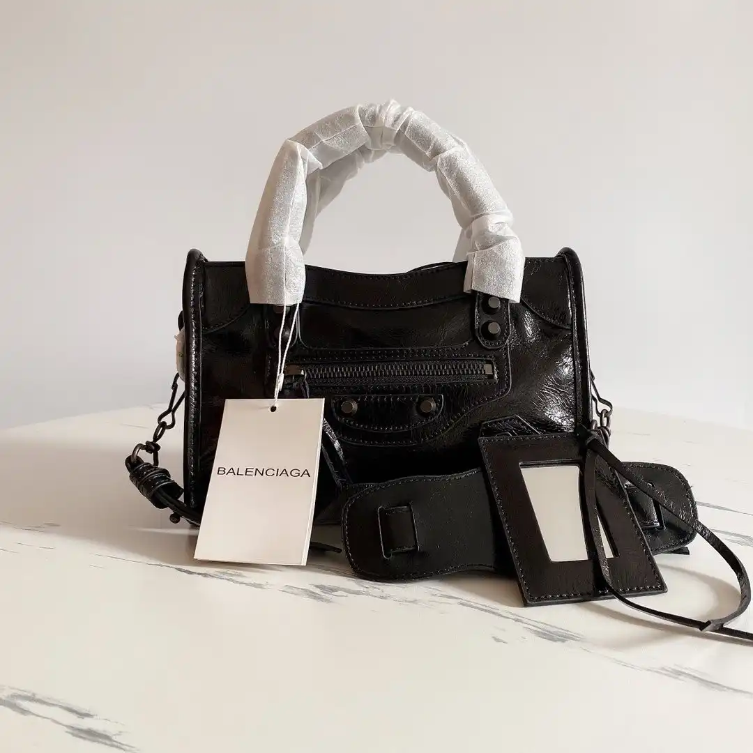 First bag ru BALENCIAGA CHANELASSIC CITY