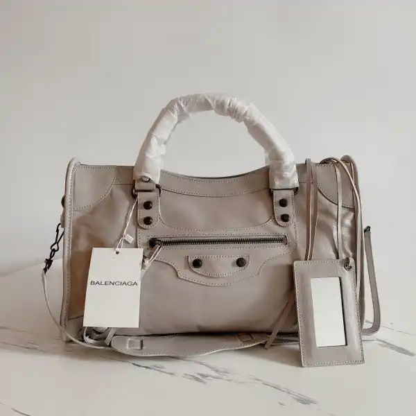 First bag ru BALENCIAGA CHANELASSIC CITY