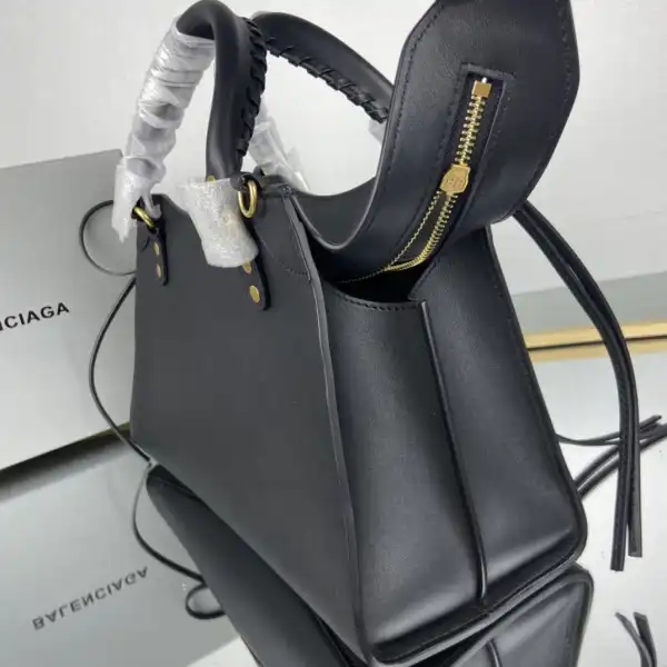 Yupoo bagsoffer BALENCIAGA NEO CLASSIC SMALL TOP HANDLE BAG