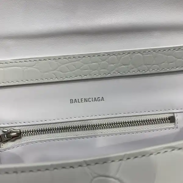 First bag ru BALENCIAGA  HOURGLASS CHAIN BAG